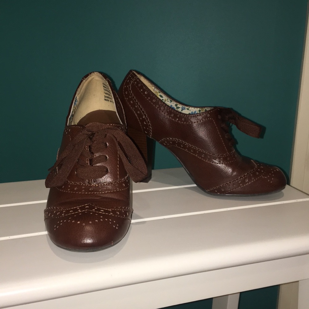 American Eagle heeled oxford euc 6